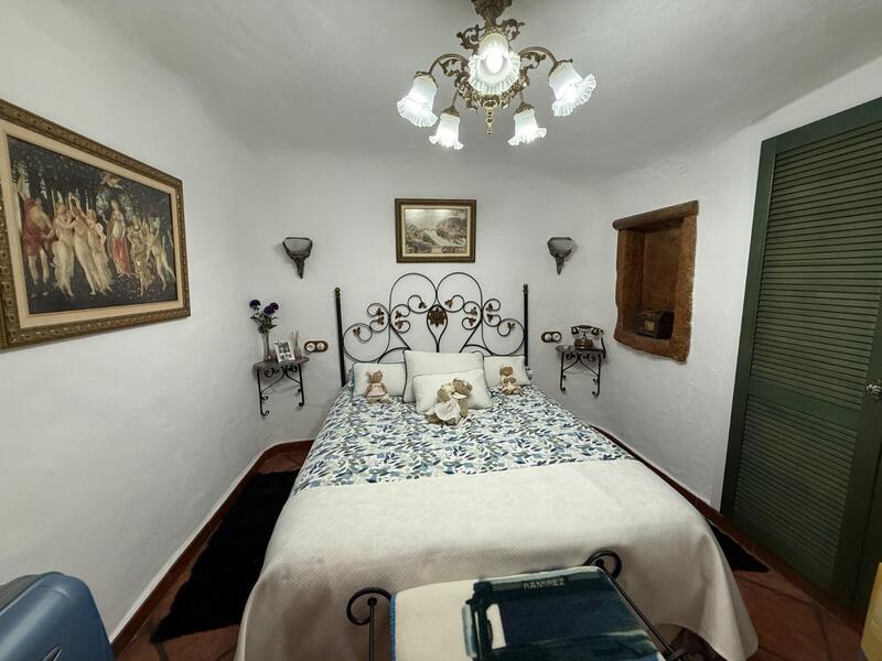 5 спальная комната Деревенский Дом продается