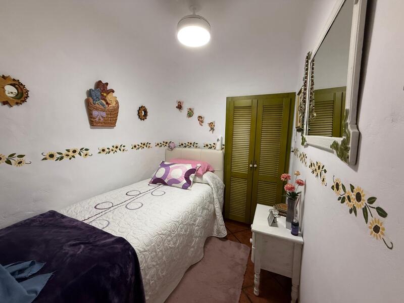 5 спальная комната Деревенский Дом продается