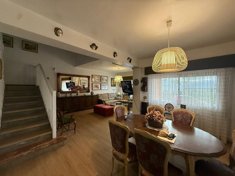 4 спальная комната вилла продается