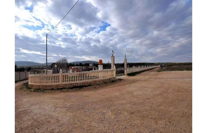 4 bedroom Country House for sale