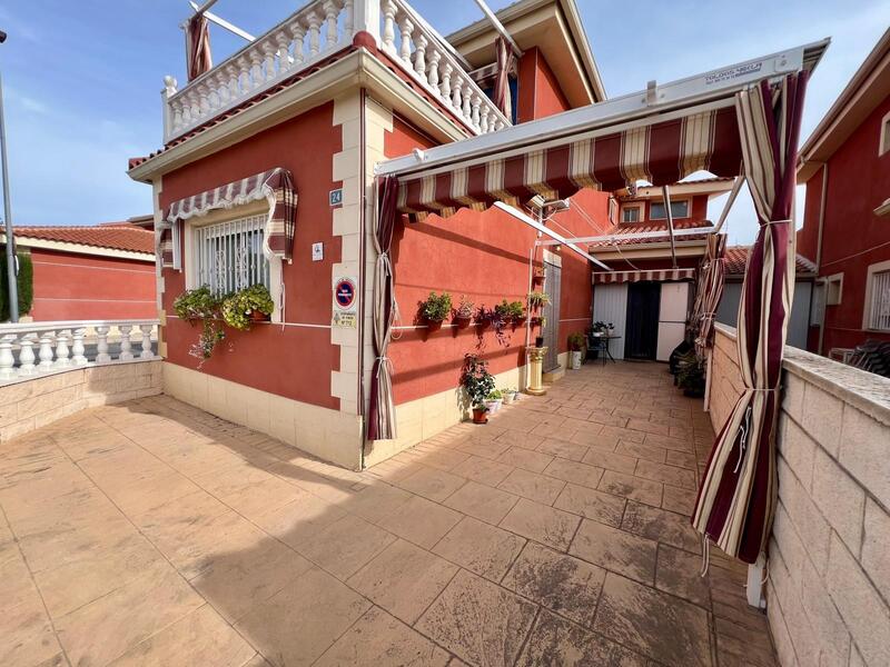 3 bedroom Townhouse for sale