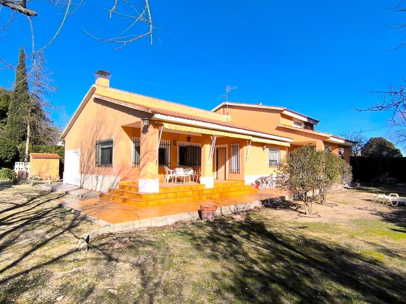 6 bedroom Villa for sale