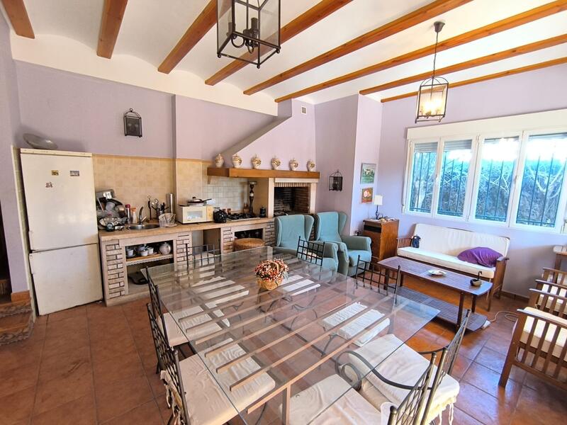 6 bedroom Villa for sale