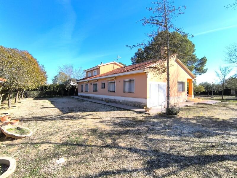 6 bedroom Villa for sale