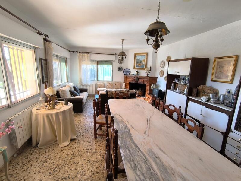 6 bedroom Villa for sale