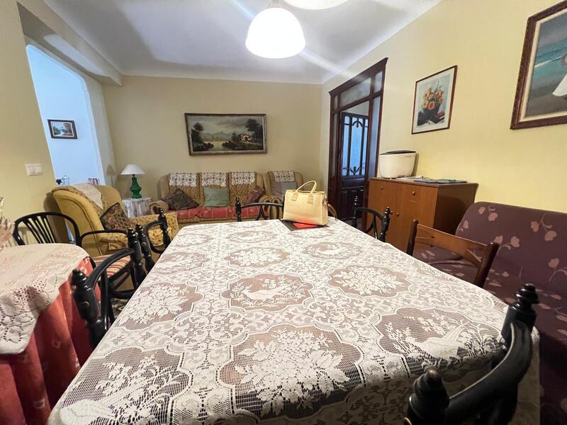 5 bedroom Townhouse for sale