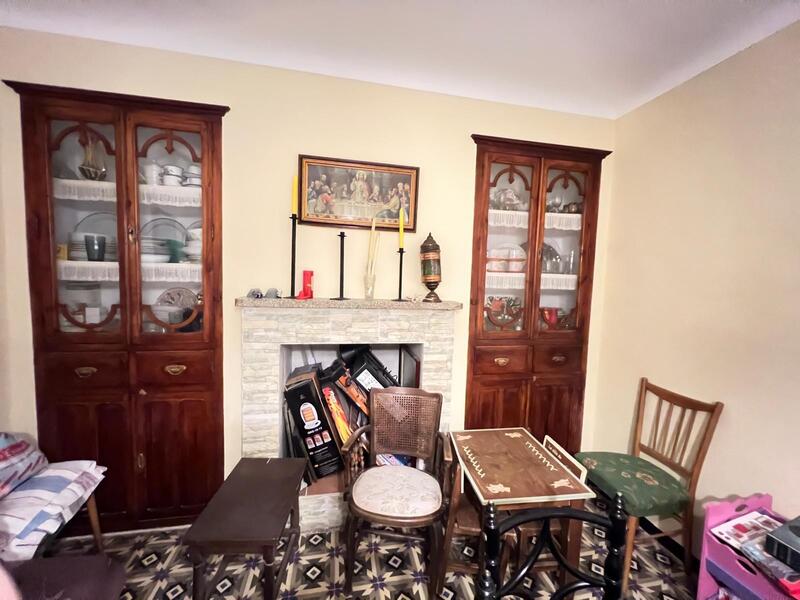 5 bedroom Townhouse for sale