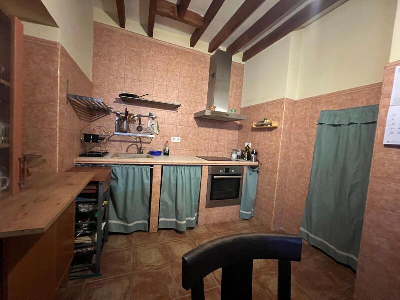 5 bedroom Townhouse for sale