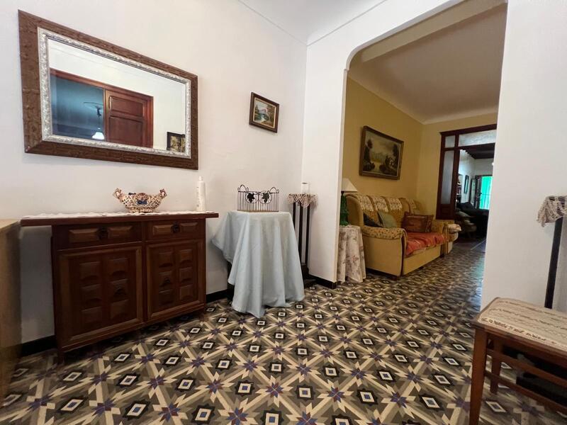 5 bedroom Townhouse for sale