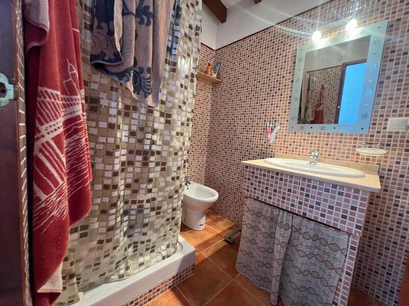 5 bedroom Townhouse for sale