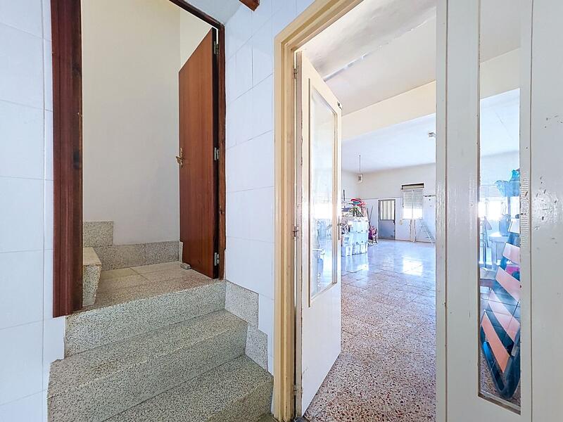 8 bedroom Townhouse for sale