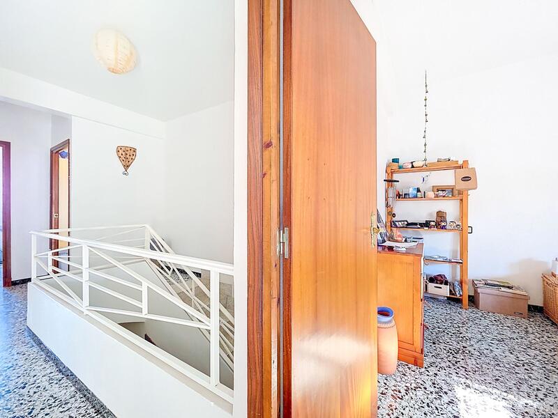 8 bedroom Townhouse for sale