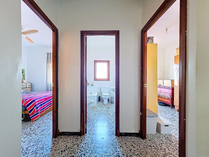 8 bedroom Townhouse for sale