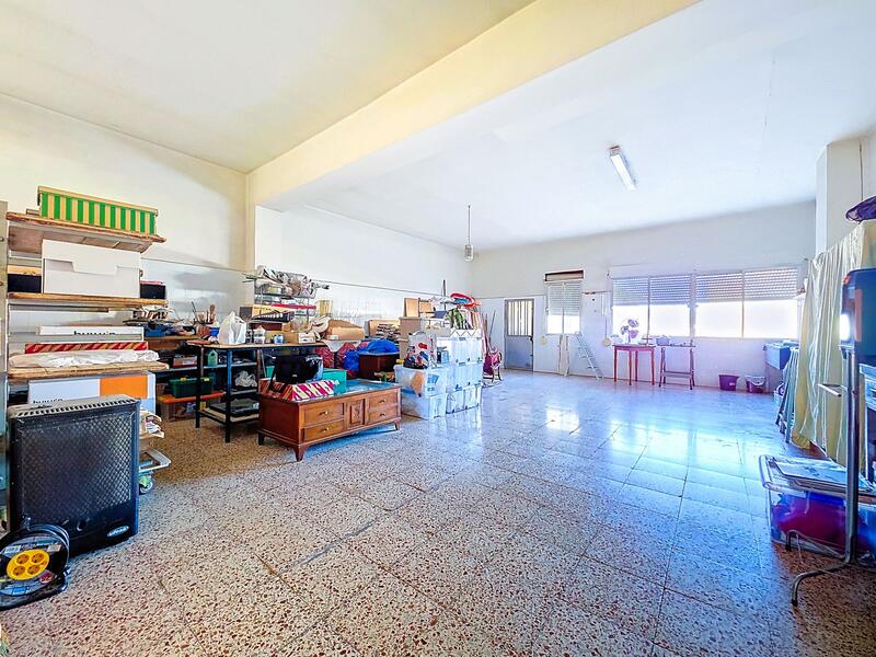 8 bedroom Townhouse for sale