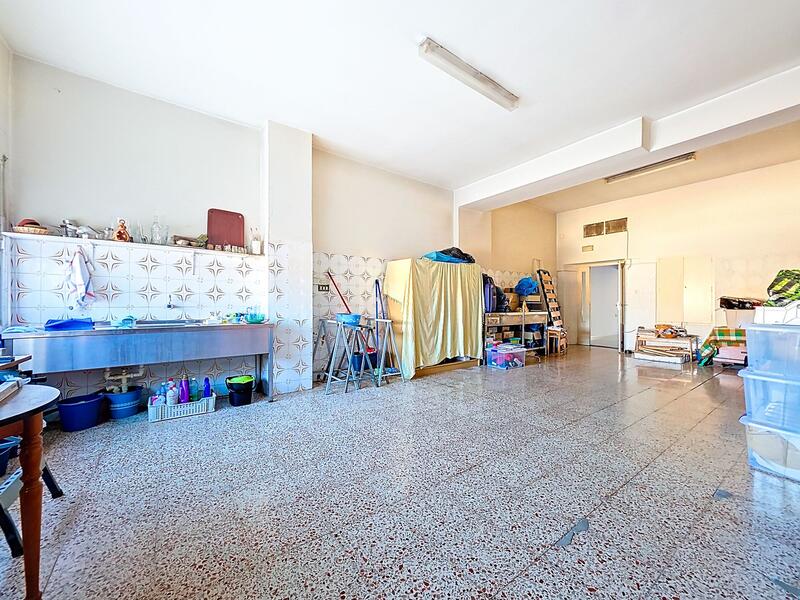 8 bedroom Townhouse for sale