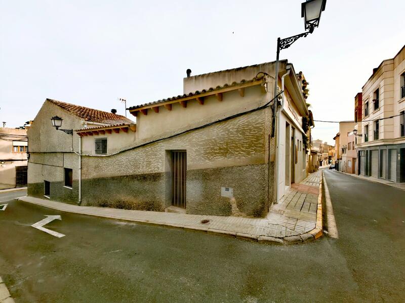 5 bedroom Townhouse for sale