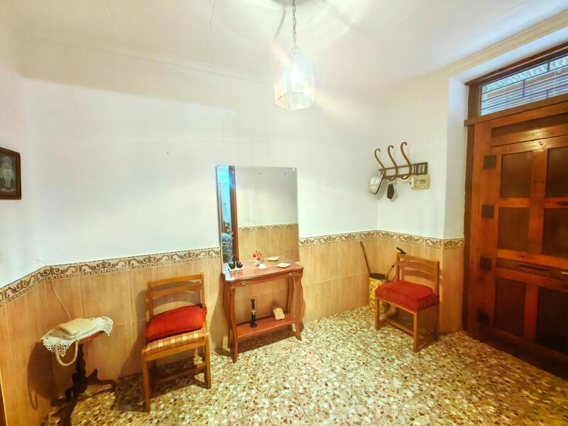 5 bedroom Townhouse for sale