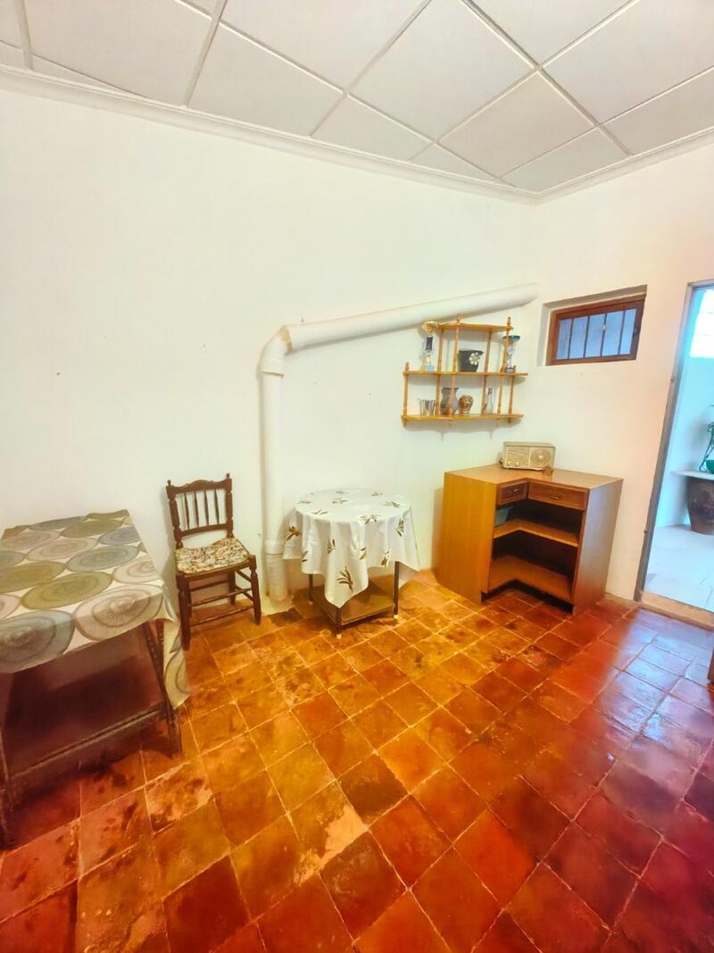 5 bedroom Townhouse for sale