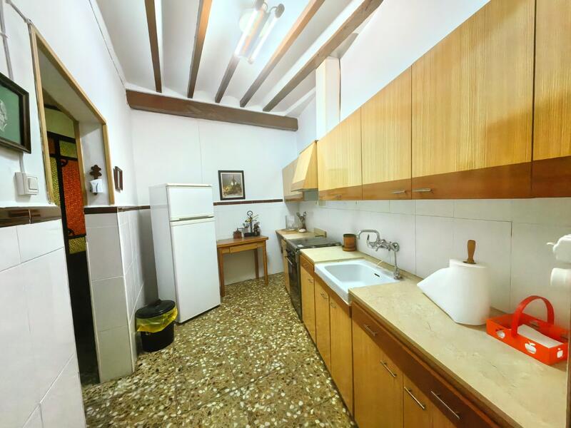 5 bedroom Townhouse for sale