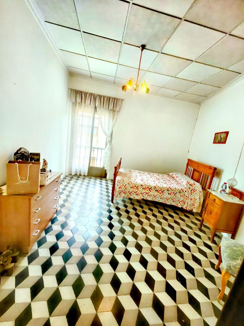 5 bedroom Townhouse for sale