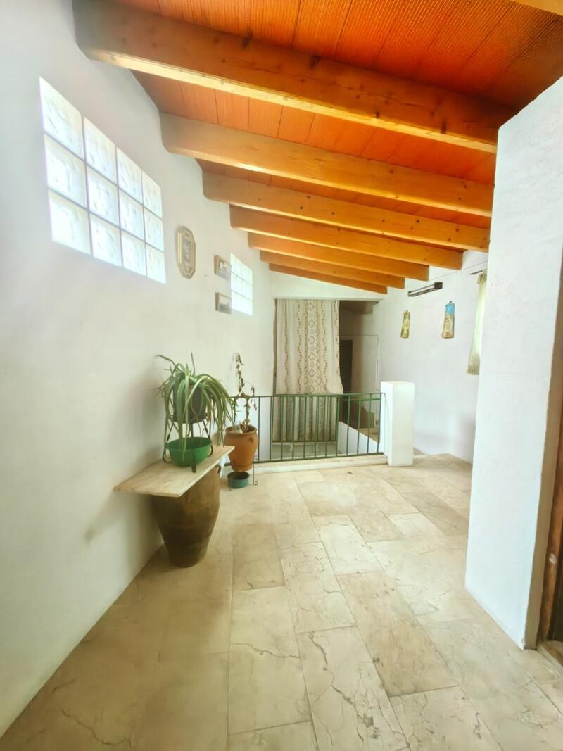 5 bedroom Townhouse for sale