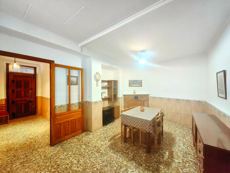 5 bedroom Townhouse for sale