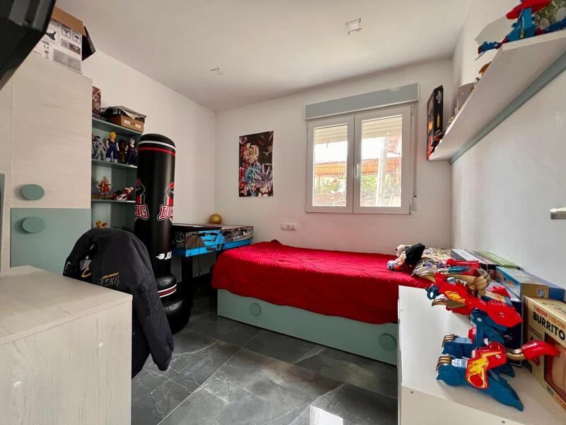 3 спальная комната Деревенский Дом продается