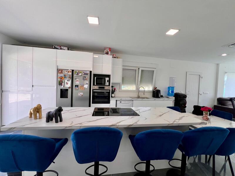 3 спальная комната Деревенский Дом продается