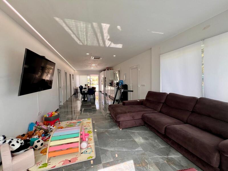 3 спальная комната Деревенский Дом продается