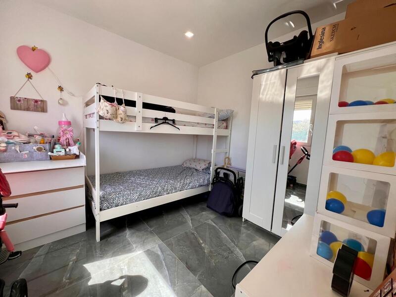 3 спальная комната Деревенский Дом продается