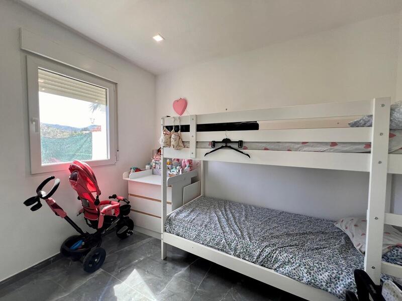 3 спальная комната Деревенский Дом продается