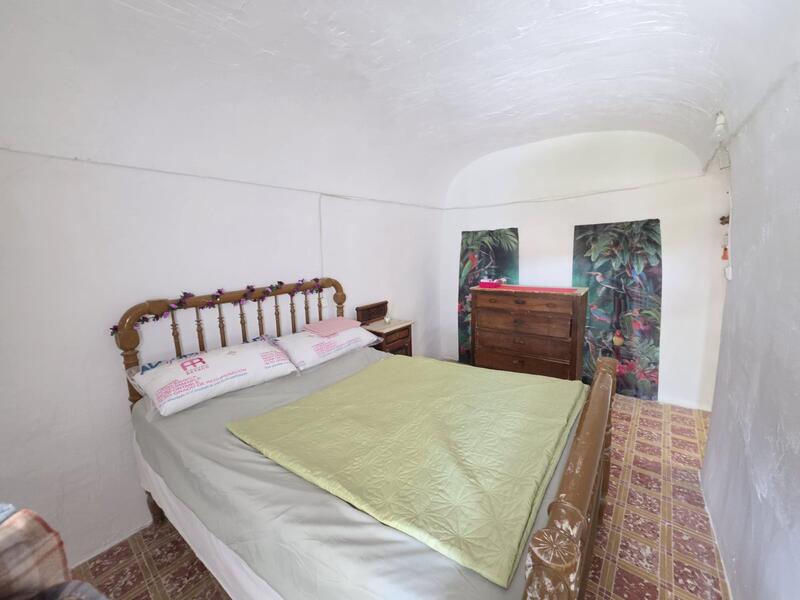 2 chambre Maison Troglodyte à vendre