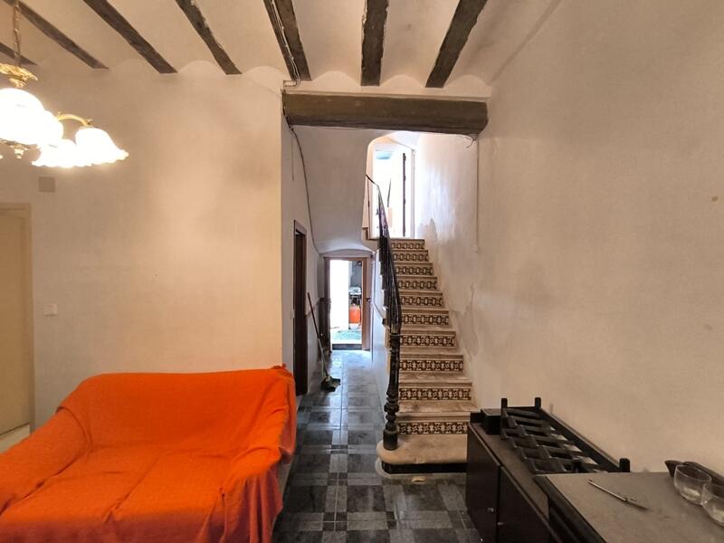 5 bedroom Townhouse for sale