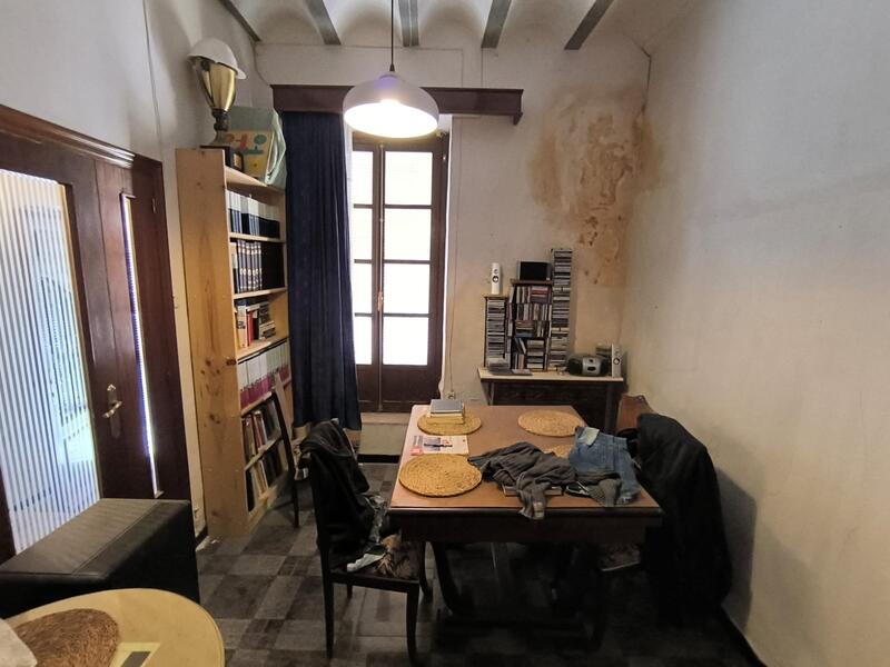 5 bedroom Townhouse for sale