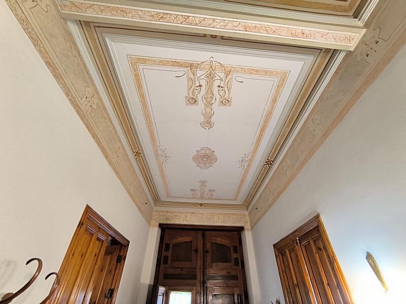 6 bedroom Townhouse for sale