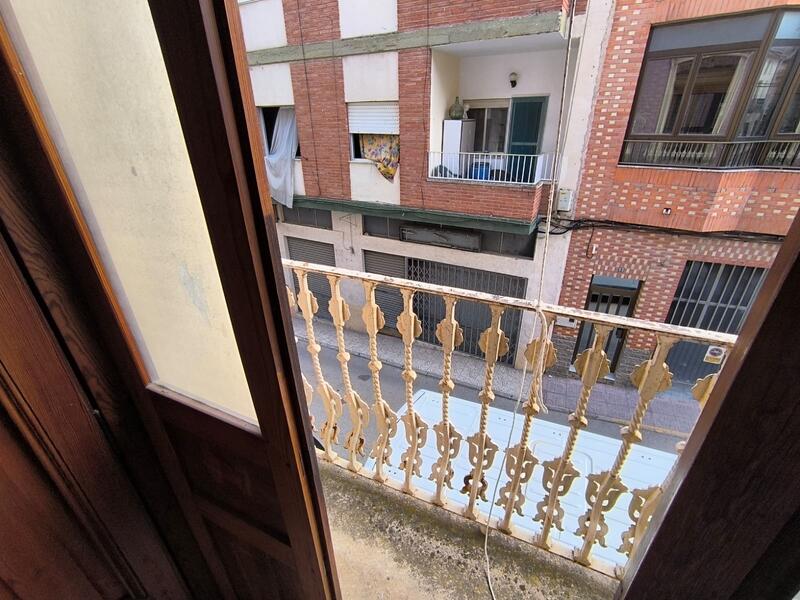 6 bedroom Townhouse for sale