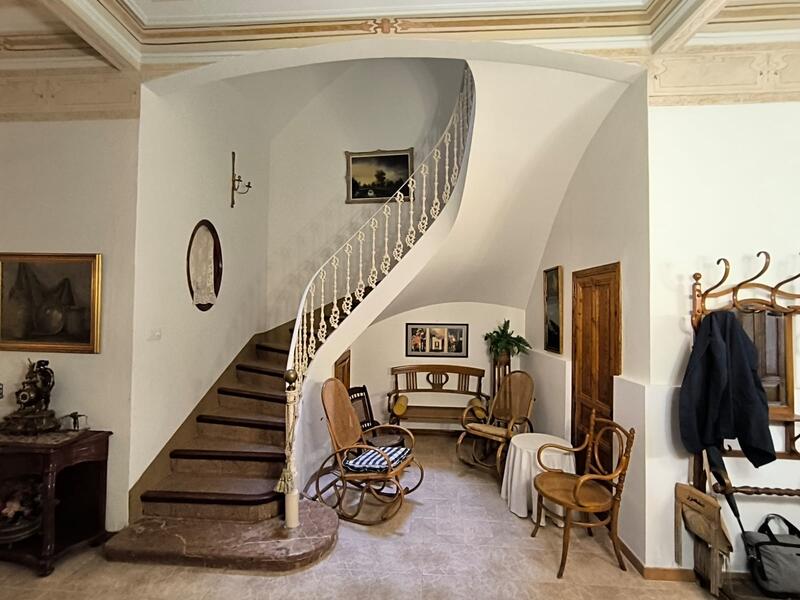 6 bedroom Townhouse for sale