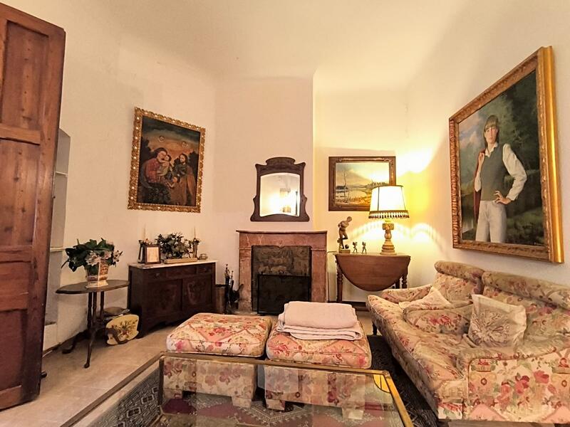 6 bedroom Townhouse for sale