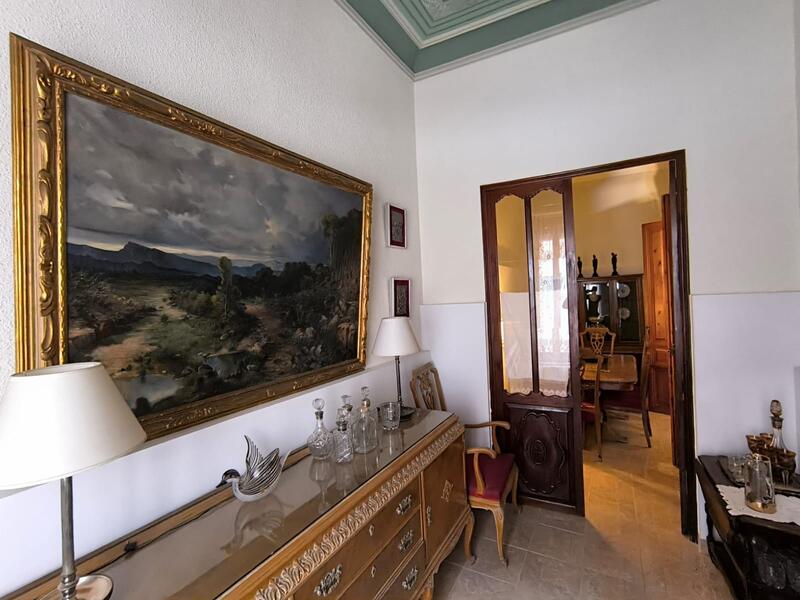 6 bedroom Townhouse for sale