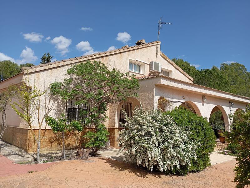Villa en venta en Yecla, Murcia