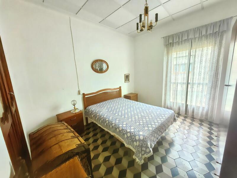5 bedroom Townhouse for sale