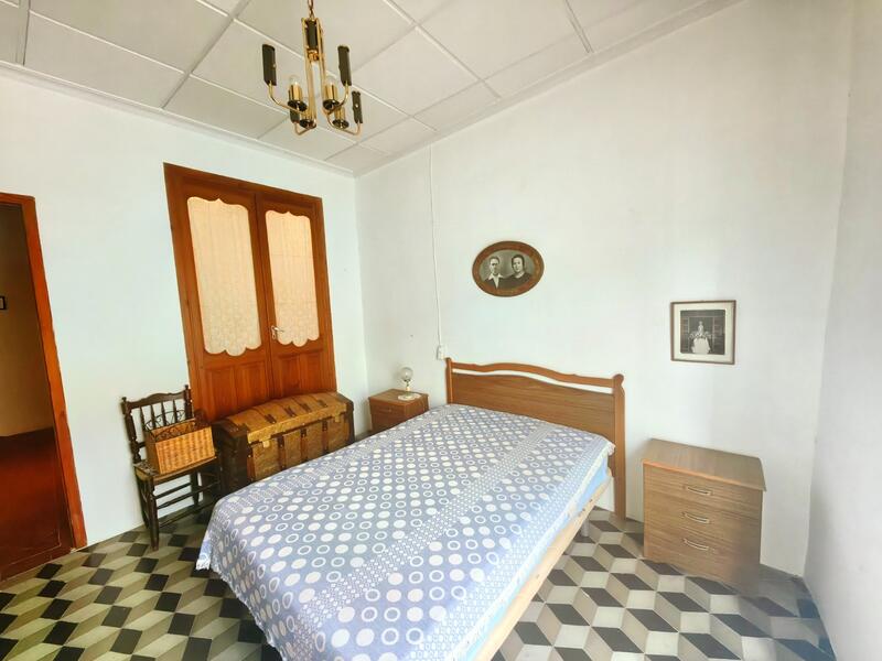 5 bedroom Townhouse for sale