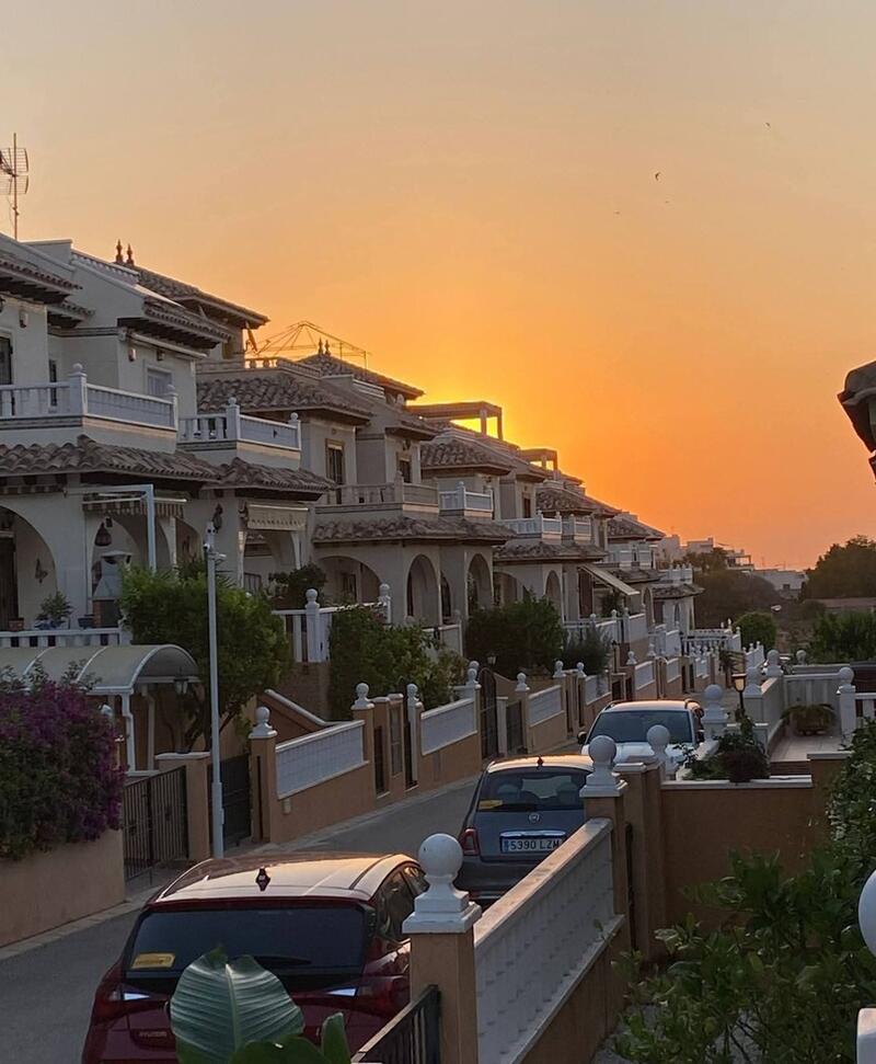 Rekkehus til salgs i Cabo Roig, Alicante