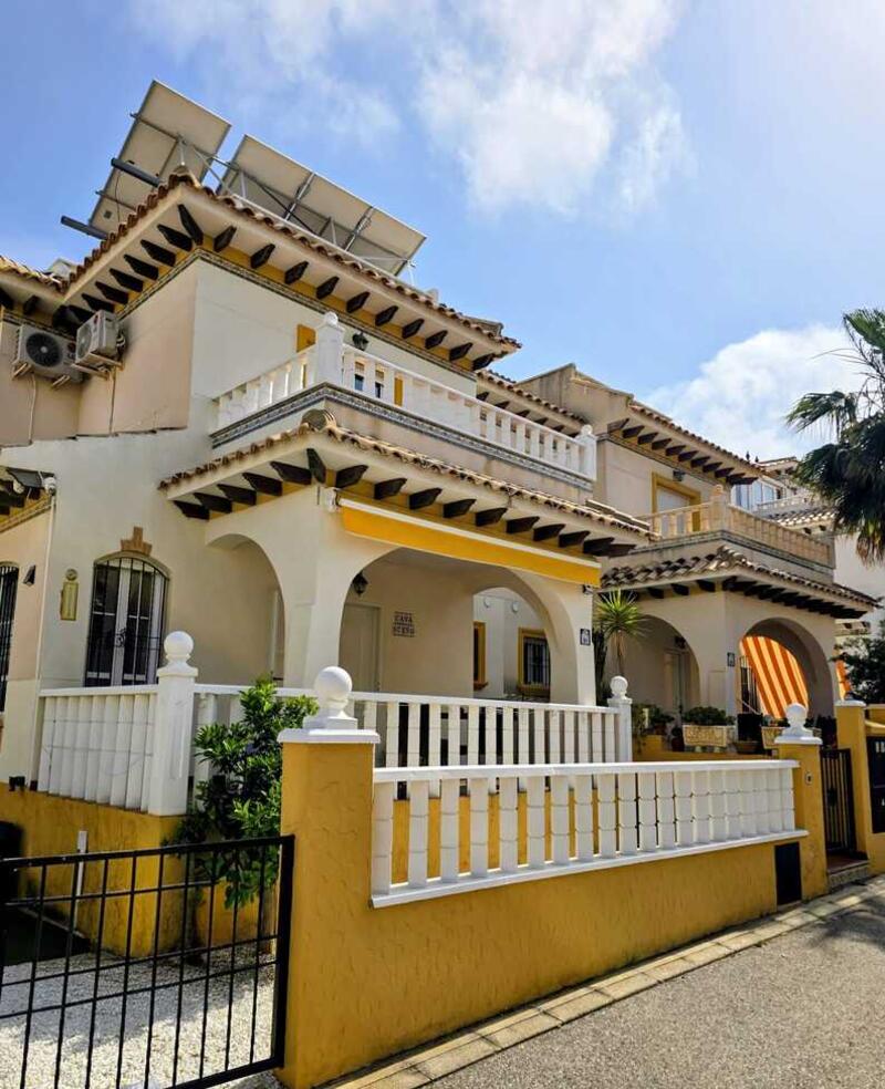 2 bedroom Townhouse for sale