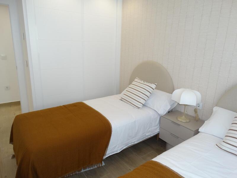 2 slaapkamer Gezinswoning Te koop