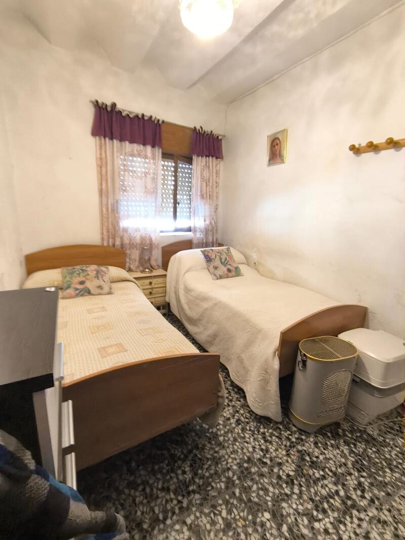 5 bedroom Townhouse for sale