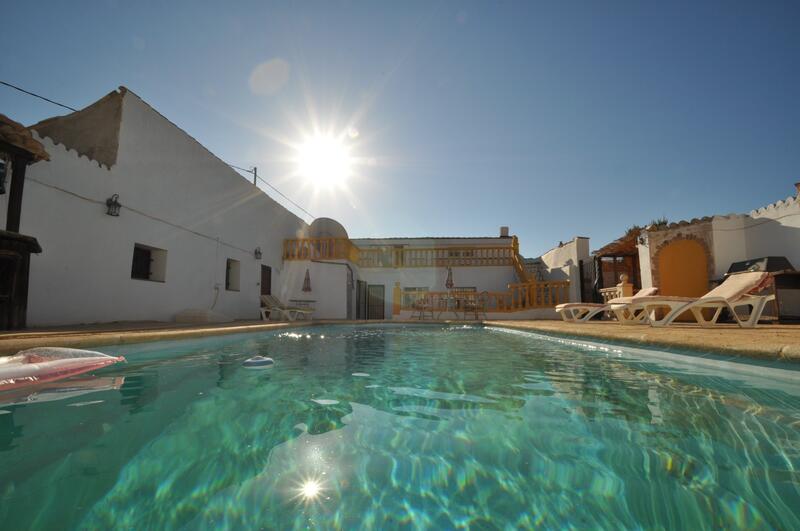 Country House for sale in Pinoso, Alicante