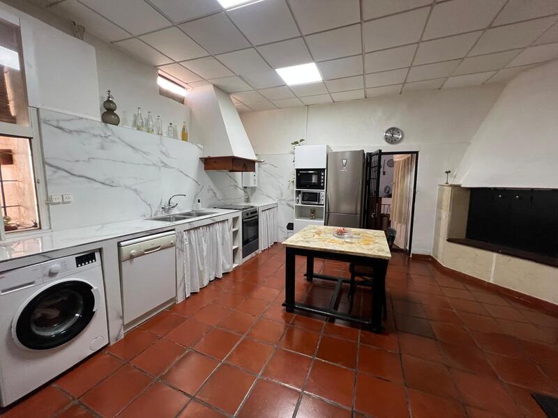 5 bedroom Country House for sale