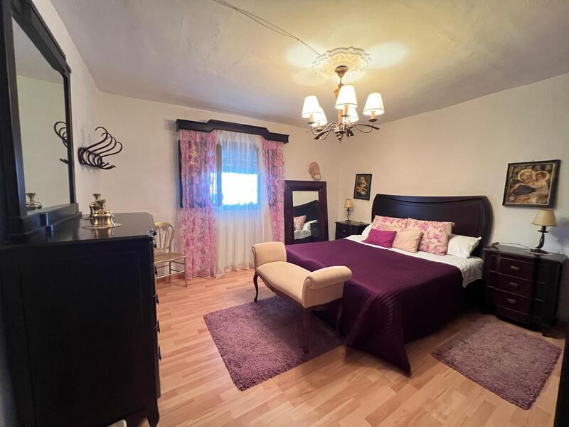 5 bedroom Country House for sale