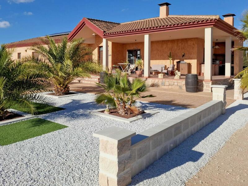 Villa til salg i Pinoso, Alicante